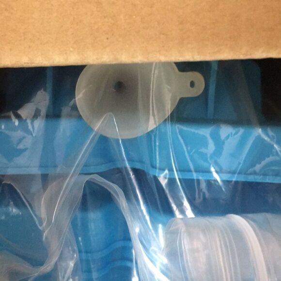 Bundle Sale 3 for $15 | Dr. Hetzner 4-Pack Diamond Shape Ice Cube Trays - Picture 9 of 14